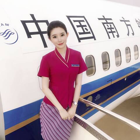 广州外围商务模特南航空姐兼职170D最近忙着工作 但是偶尔也会抽空想哥哥哦