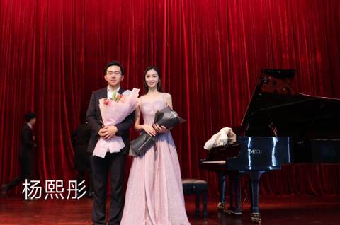 上海高端外围模特杨熙彤173D00年体重98斤古筝10级，钢琴满级10级乐器样样精通可随时验证